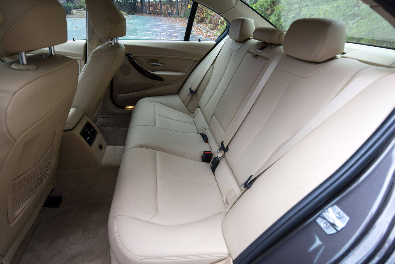 2015 BMW 3 Series 14