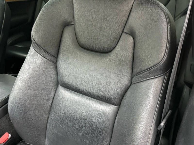 2021 Volvo XC90 T5 Momentum