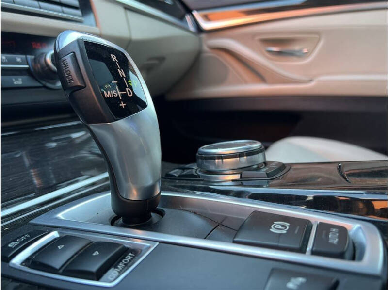 2015 BMW 5 Series 528i