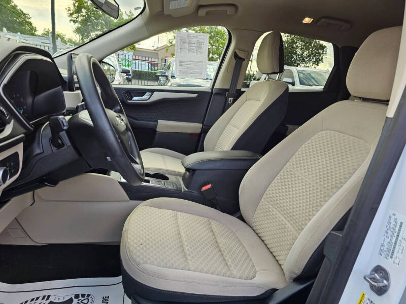 2020 Ford Escape SE