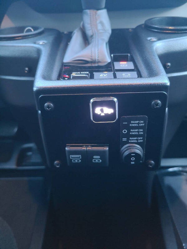 2022 Toyota Sienna XLE 8-Passenger