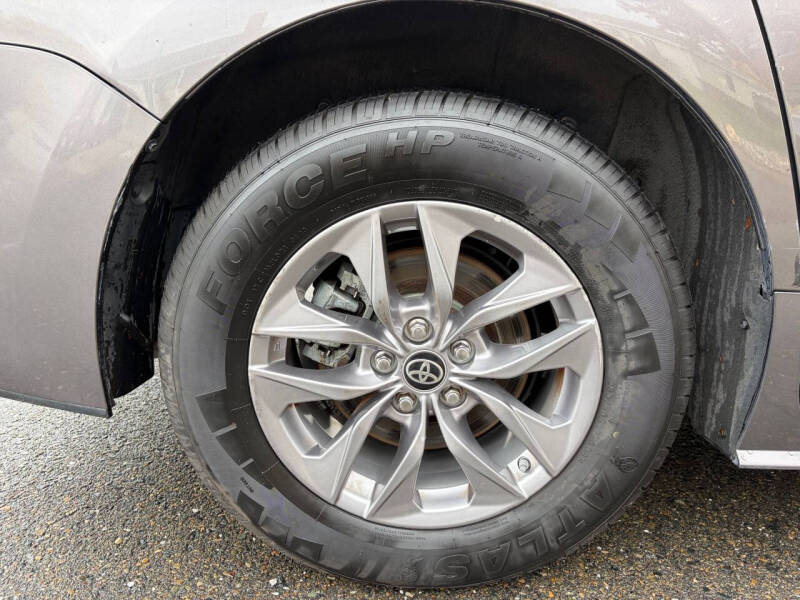 2021 Toyota Sienna LE 8-Passenger