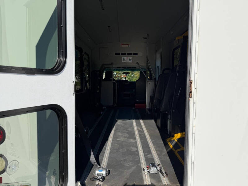 2015 Ford E-Series E-350 SD