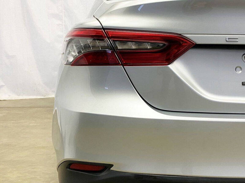 2022 Toyota Camry Hybrid XLE