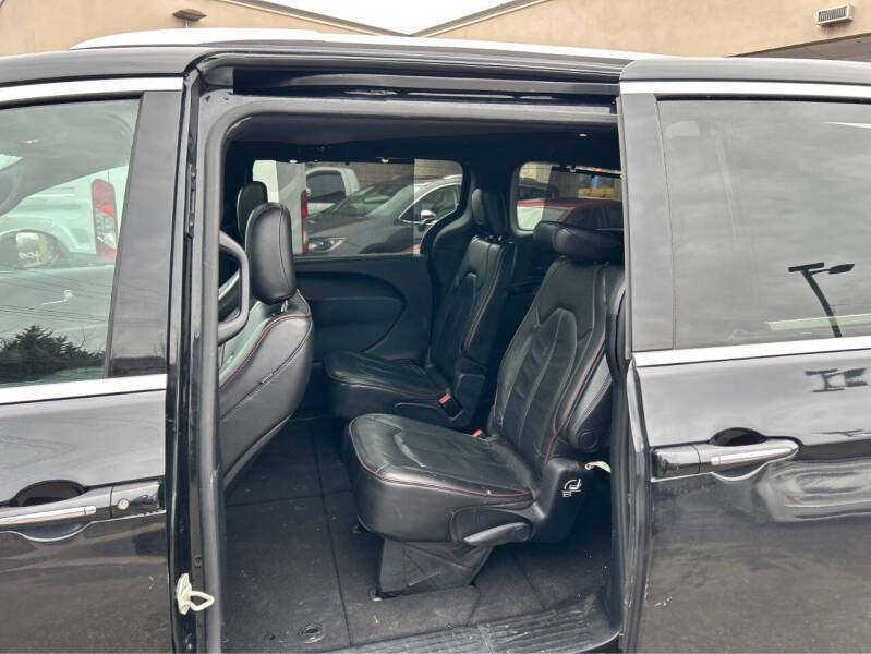 2020 Chrysler Pacifica Limited 35th Anniversary
