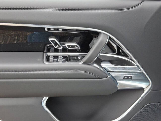 2025 Land Rover Range Rover P550e SE