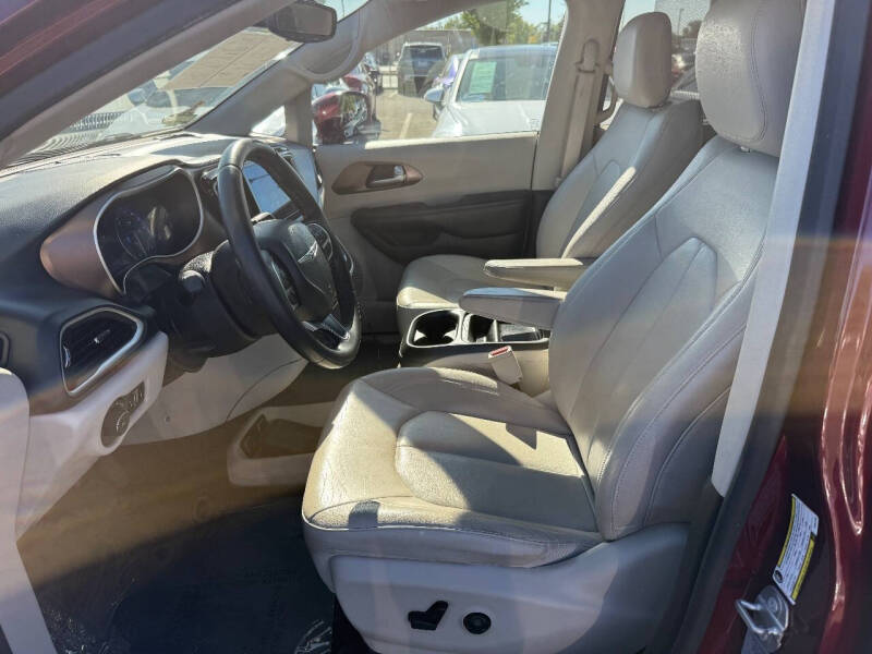 2017 Chrysler Pacifica Touring-L