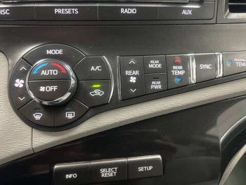 2014 Toyota Sienna LE 8-Passenger