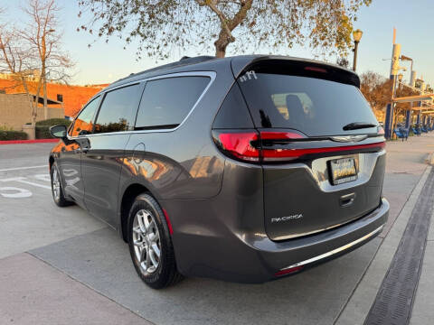 2022 Chrysler Pacifica Touring