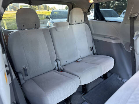 2011 Toyota Sienna LE 8-Passenger