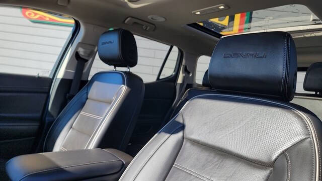 2023 GMC Acadia Denali