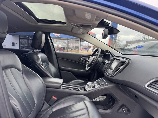 2017 Chrysler 200 Limited