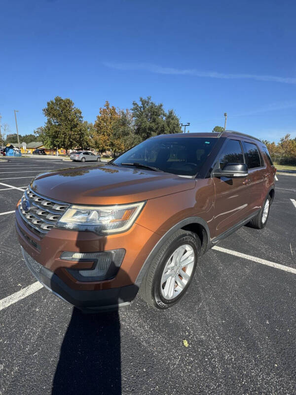 2017 Ford Explorer XLT's photo