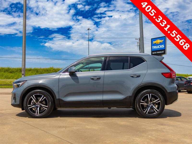 2023 Volvo XC40 B5 Plus Bright Theme