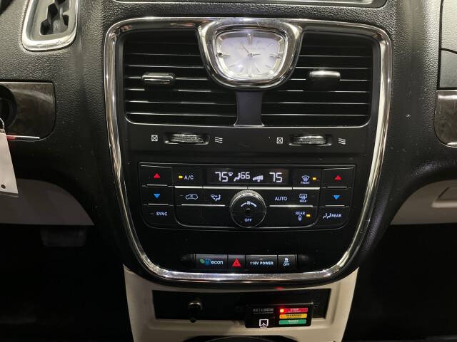 2014 Chrysler Town and Country Touring