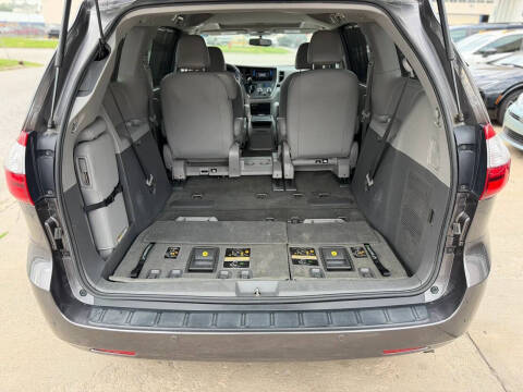 2017 Toyota Sienna XLE 8-Passenger