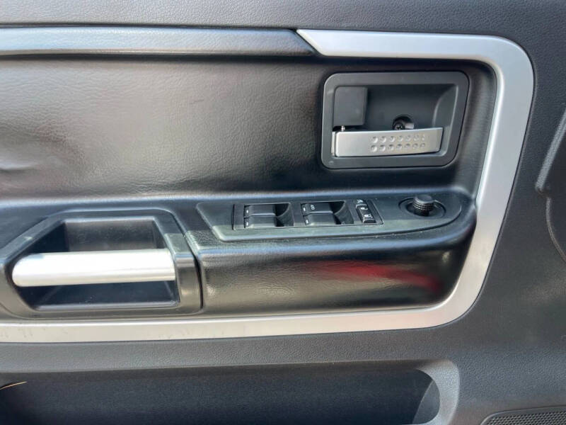 2009 Mitsubishi Raider LS