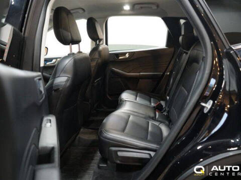 2022 Ford Escape Hybrid Titanium