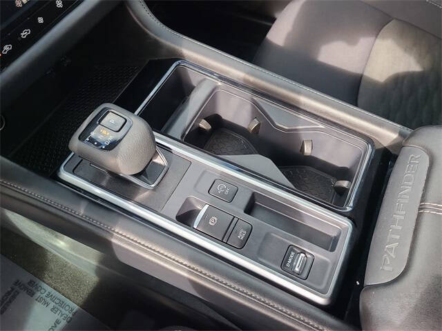 2024 Nissan Pathfinder SV