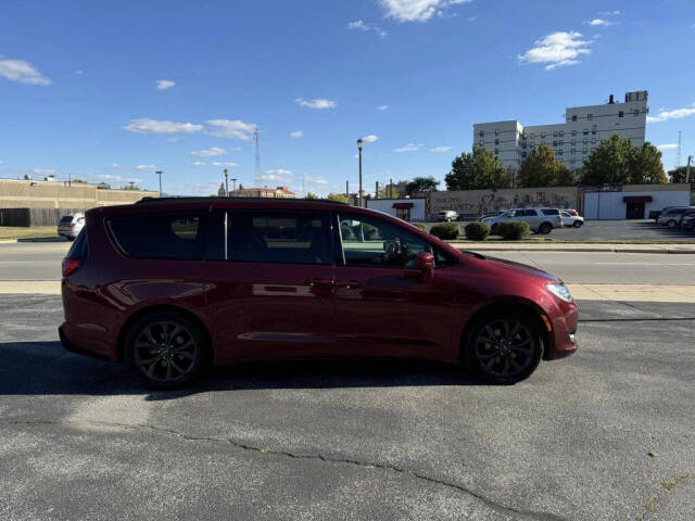 2018 Chrysler Pacifica for sale at Johnson's Auto in Mason City, IA