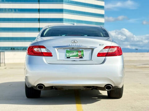 2011 Infiniti M37