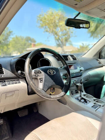 2011 Toyota Highlander SE