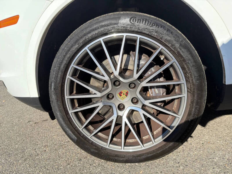 2022 Porsche Cayenne Platinum Edition