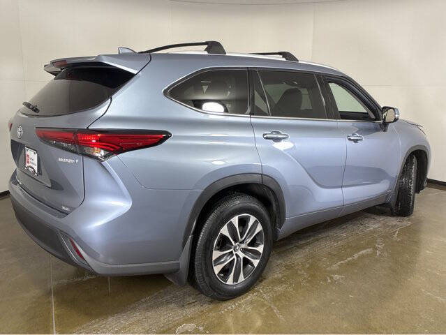 2022 Toyota Highlander Hybrid XLE