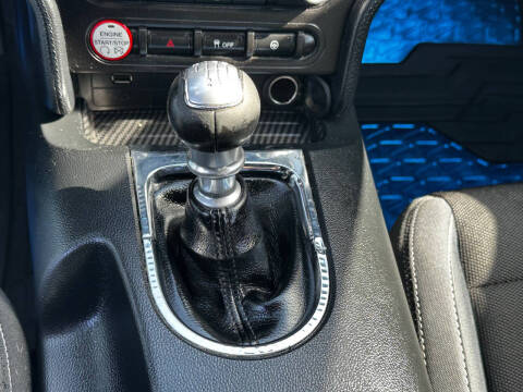2017 Ford Mustang V6