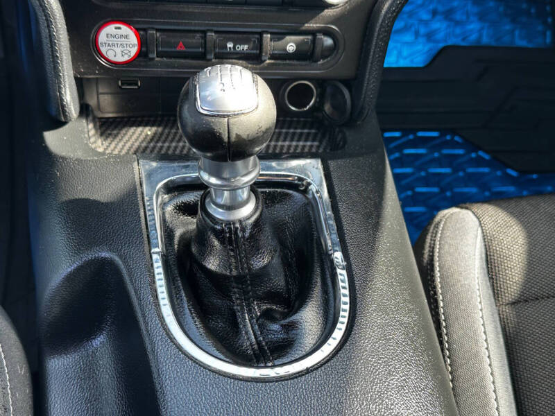 2017 Ford Mustang V6