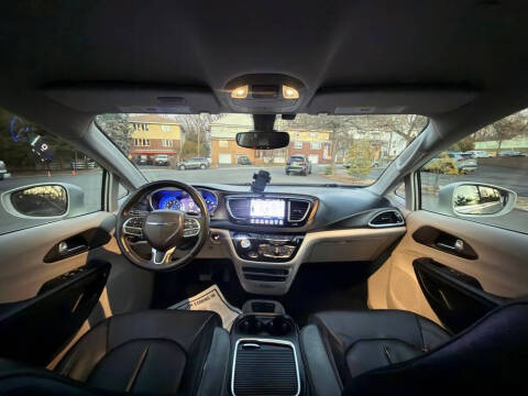 2017 Chrysler Pacifica Touring-L Plus