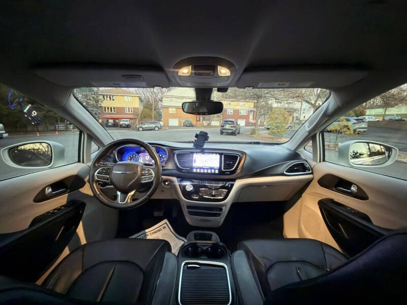 2017 Chrysler Pacifica Touring-L Plus