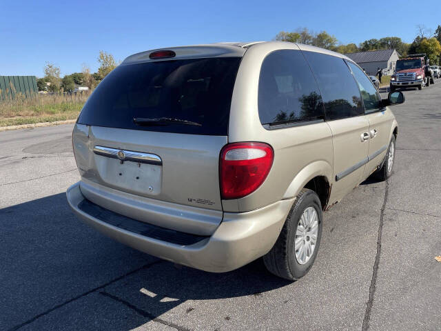 2006 Chrysler Town and Country for sale at Twin Cities Auctions in Elk River, MN