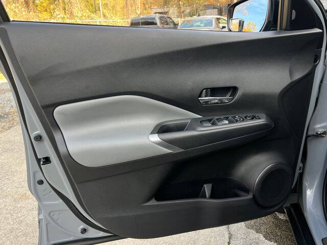 2021 Nissan Kicks SR