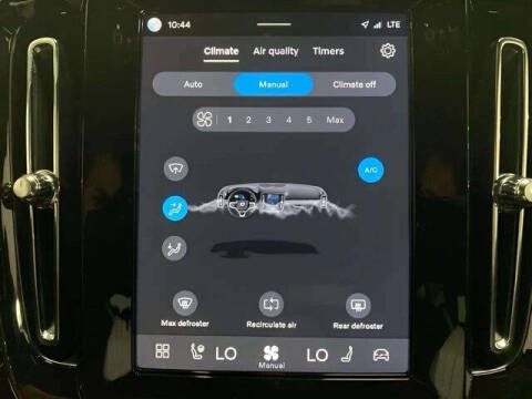 2025 Volvo XC40 B5 Plus Dark Theme
