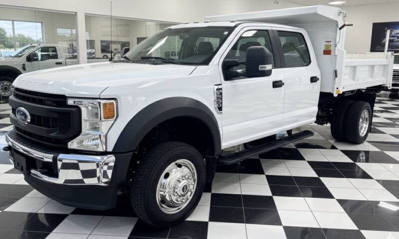 2022 Ford F-550 Super Duty Chassis Cab XL's photo