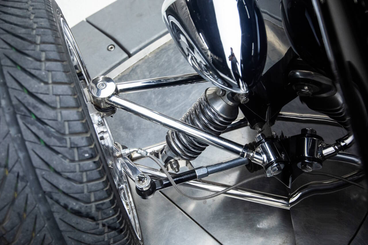 1933 Ford Model 40 19