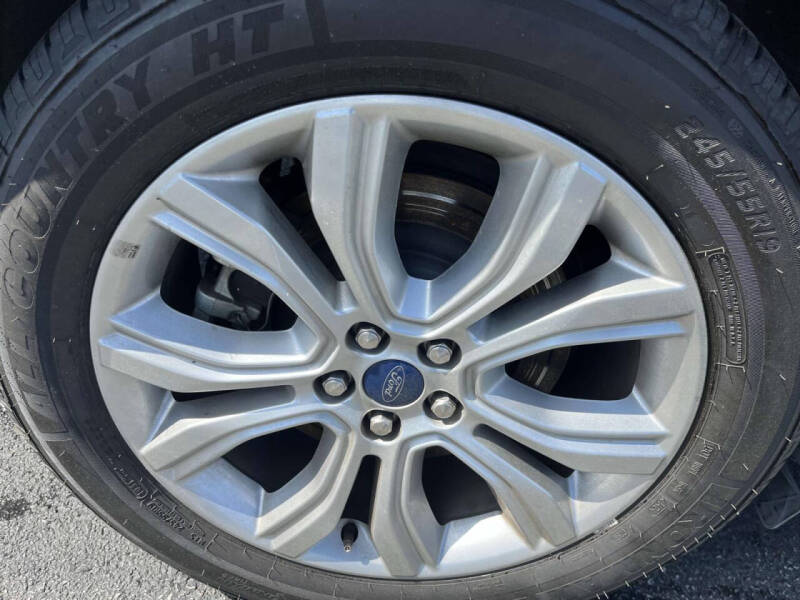 2022 Ford Edge Titanium