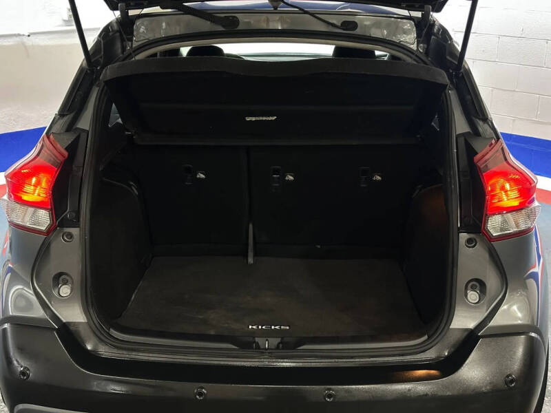 2020 Nissan Kicks SR