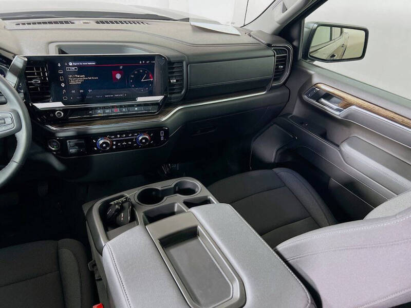 2025 GMC Sierra 1500 Elevation Standard