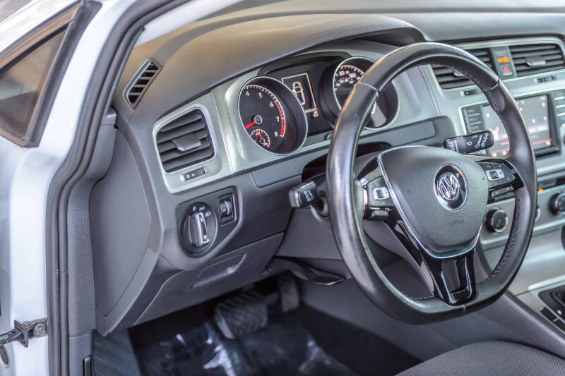 2016 Volkswagen Golf TSI S