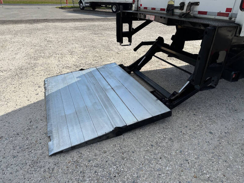 2016 Freightliner M2 106