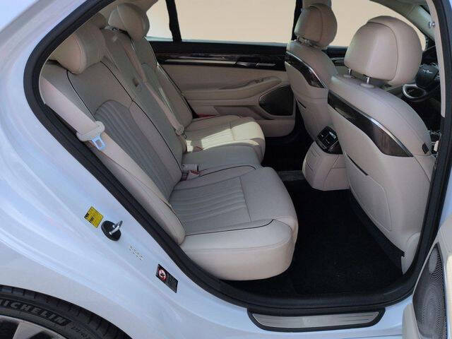 2017 Genesis G90