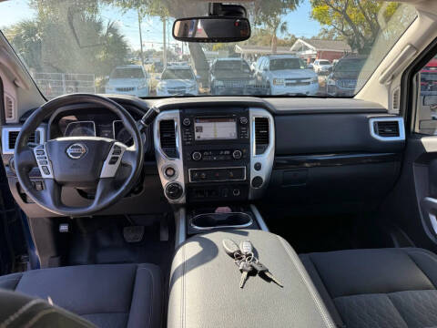 2017 Nissan Titan