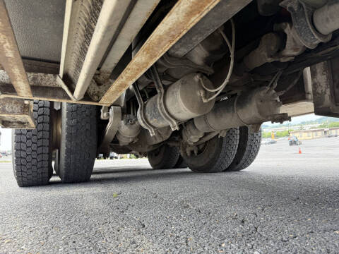 2011 Freightliner M2 106