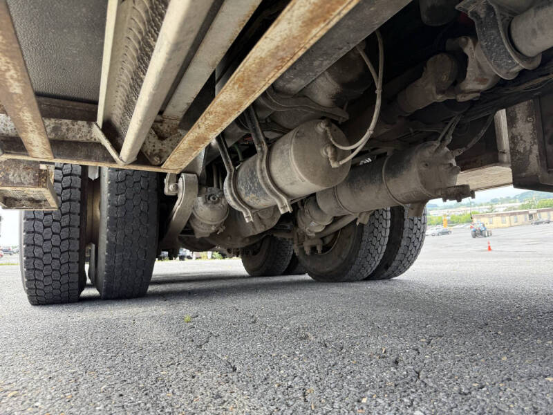 2011 Freightliner M2 106