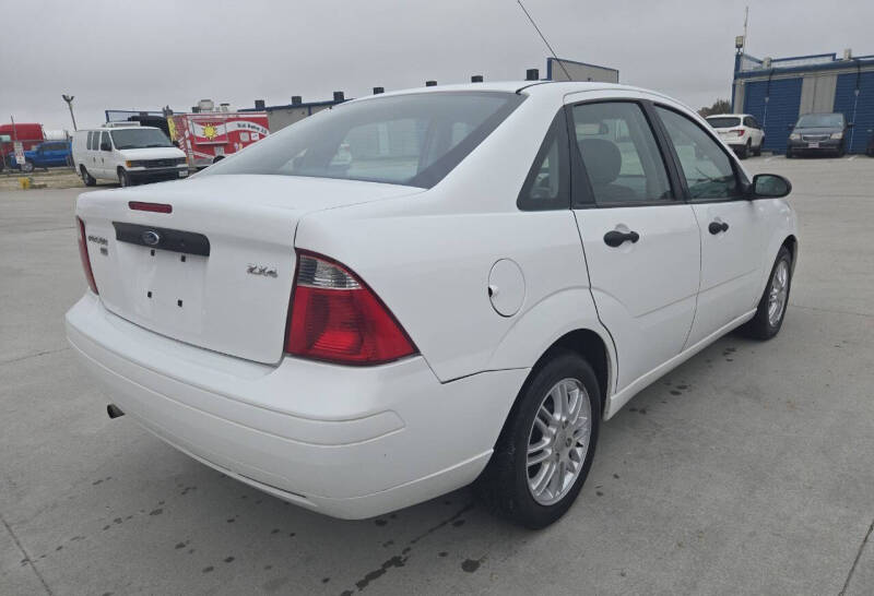 2006 Ford Focus null photo 16