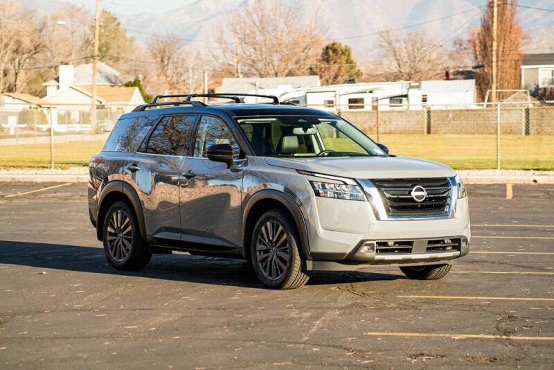 2022 Nissan Pathfinder SL