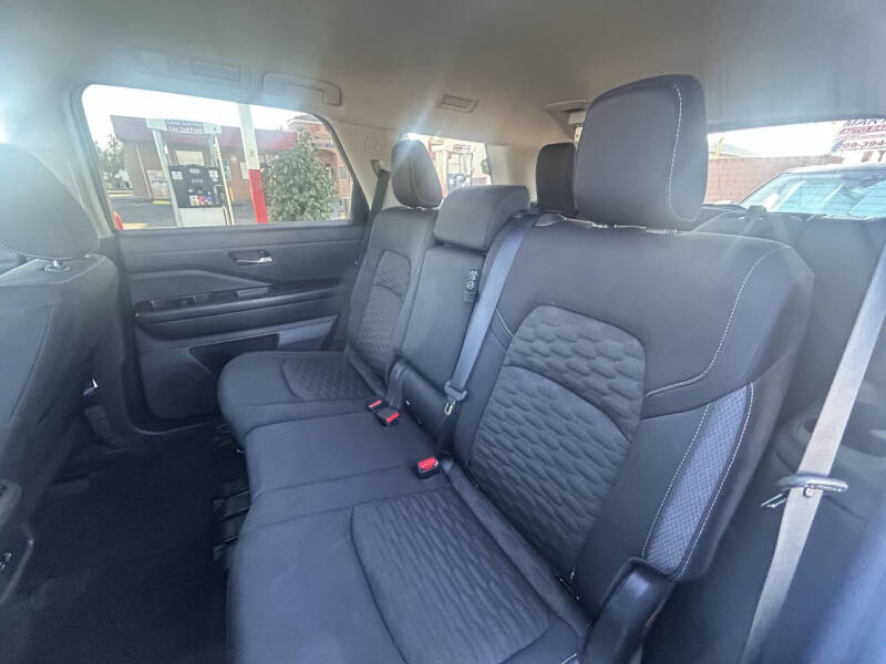 2022 Nissan Pathfinder S