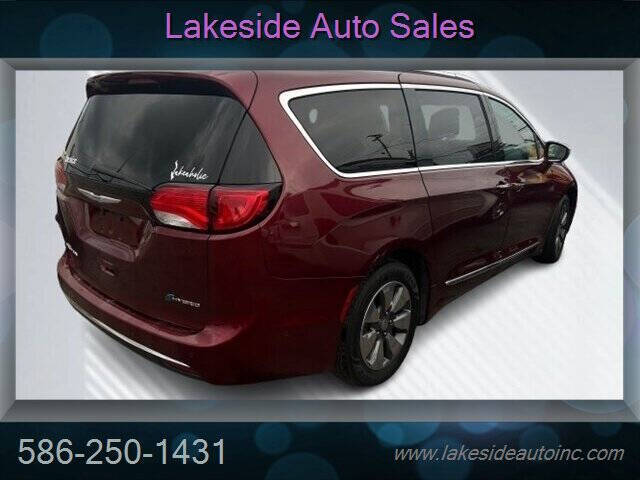 2017 Chrysler Pacifica Hybrid Platinum